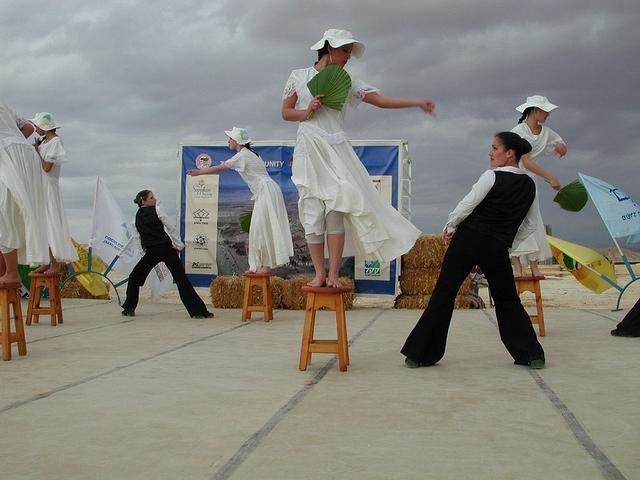 התגלויות" בנות חוג הריקוד במתנ"ס"