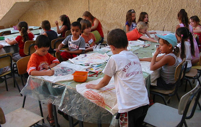 יום ראשון בקייטנת "ארץ האגדות"