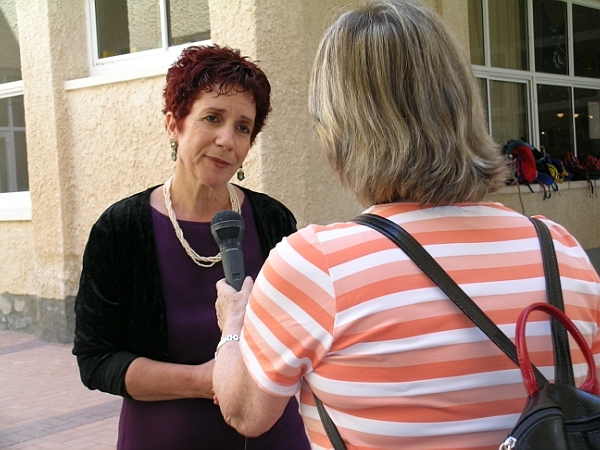 אסתי סלע מראיינת את דליה עתידיה