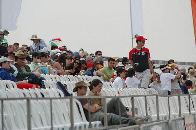 על הטרבונות