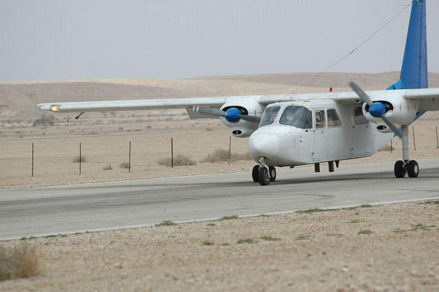 מטוס הזבובים משתתף אף הוא..