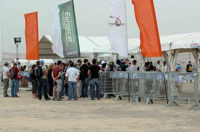 צובאים על הקופות