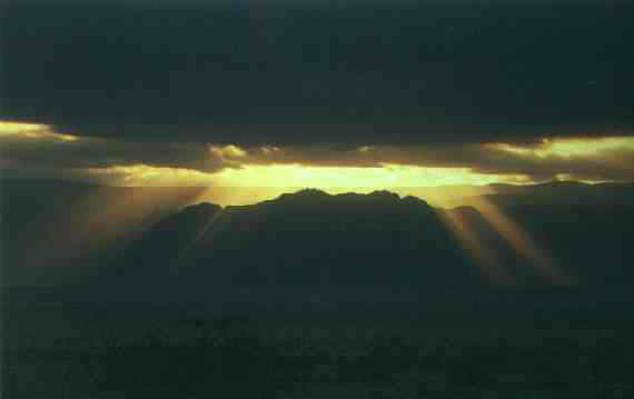 השמש פורצת בחורף - יוסף שפירא, ספיר. ...ממשיכים לחכות לקראת השקיעה ושוב הטבע מוכיח שהוא הצייר הטוב בעולם