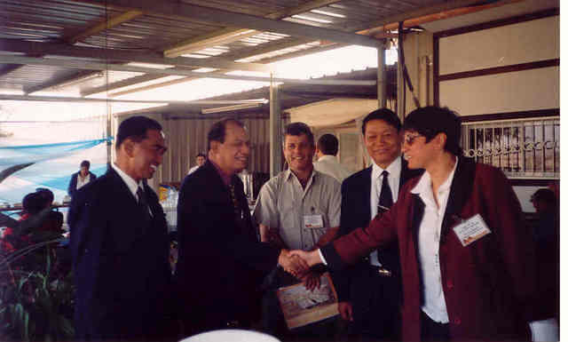 שגריר מיאנמר ואורחים ביום הפתוח במו"פ 2005