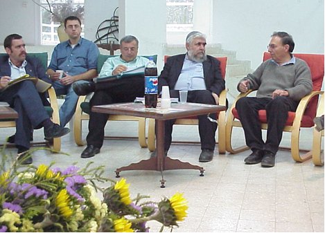 יצחק לוי - שר הבינוי והשיכון עם שי בן-אליהו ראש המועצה 1.2.2000