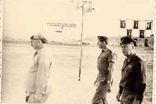 יצחק רבין-רמטכ"ל מלווה את רה"מ לוי אשכול בטקס אזרוח מושב חצבה 21.11.1967