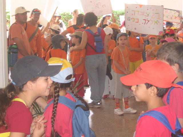 יוצאים לצעדה