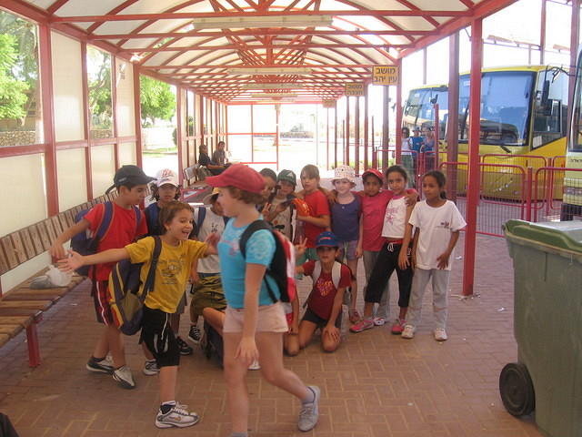 טיול ג', חאפלה, צועדים בשביל בית ספר 025