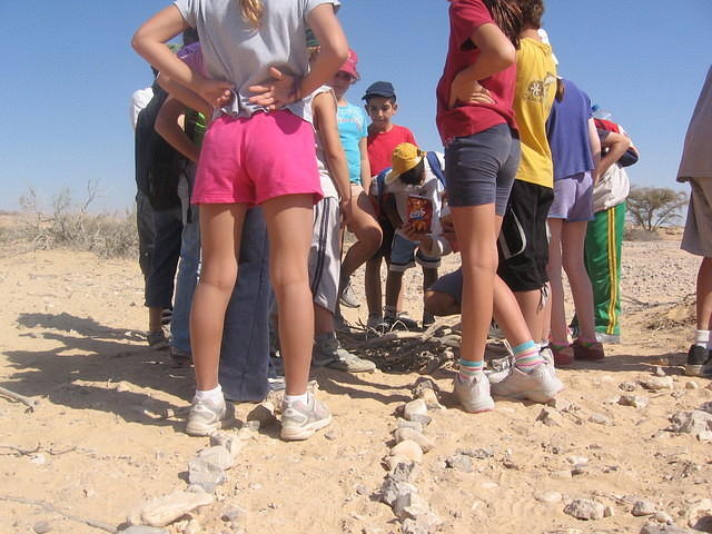 טיול ג', חאפלה, צועדים בשביל בית ספר 044